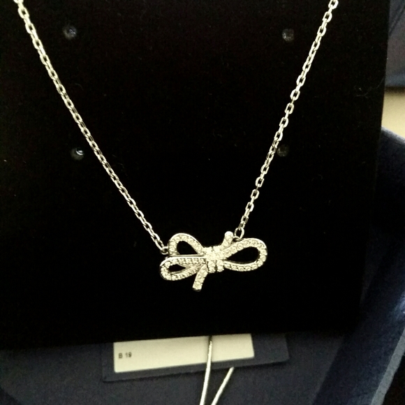 Swarovski crystal bow pendant - Picture 5 of 6